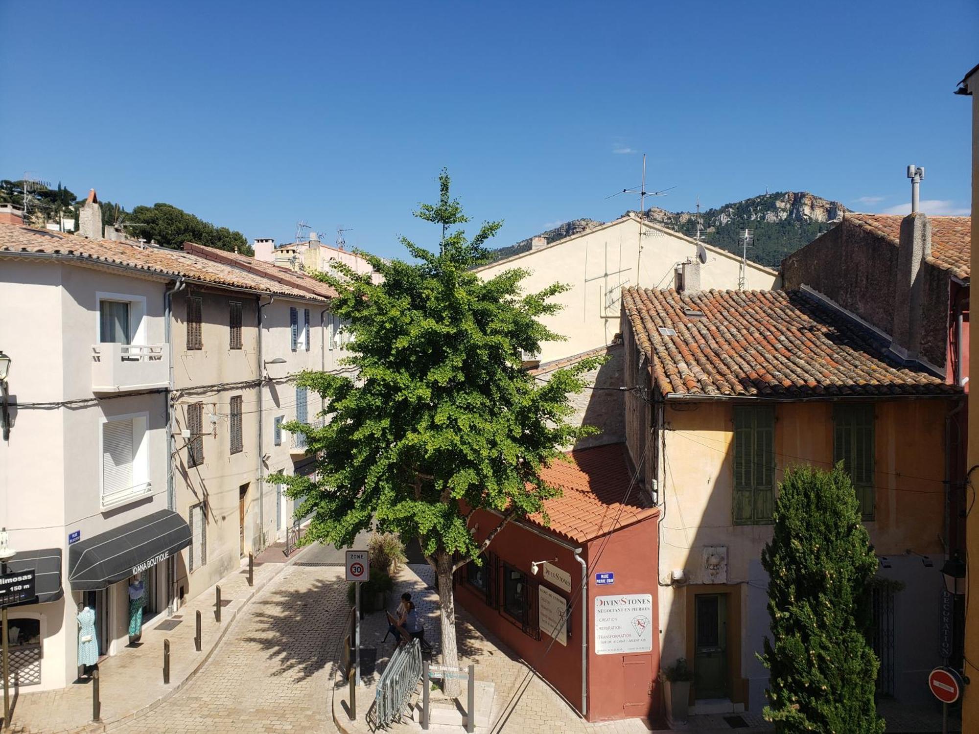 Mini Loft Apartment Cassis Bagian luar foto
